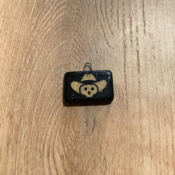 Low Honour Ceramic Pendant – Inspired by Red Dead Red Redemption - Picture 1 of 3